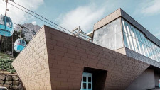 csm_PREFA-Dachpaneel-Fassadenpaneel-FX12-Braun-Suedtirol-Seiser-Alm_32b521ec78