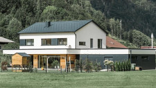 csm_PREFA-Fassadenverkleidung-SidingX-anthrazit-Dachplatte_e066d39072