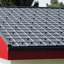csm_PREFA-Giebelverkleidung-Fassadensiding-rot-vertikal-Dachplatte-Anthrazit_307e7ed75f