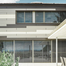 csm_PREFA-Siding-horizontal-mehrfarbig-Flachdach-Terrasse-Fassadengestaltung-braun-elfenbein-bronze_e1a8fdaefe